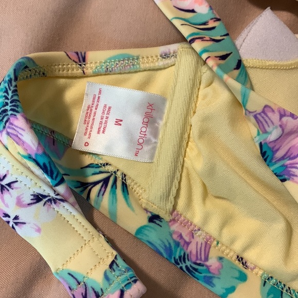 Bikini - Picture 2 of 7